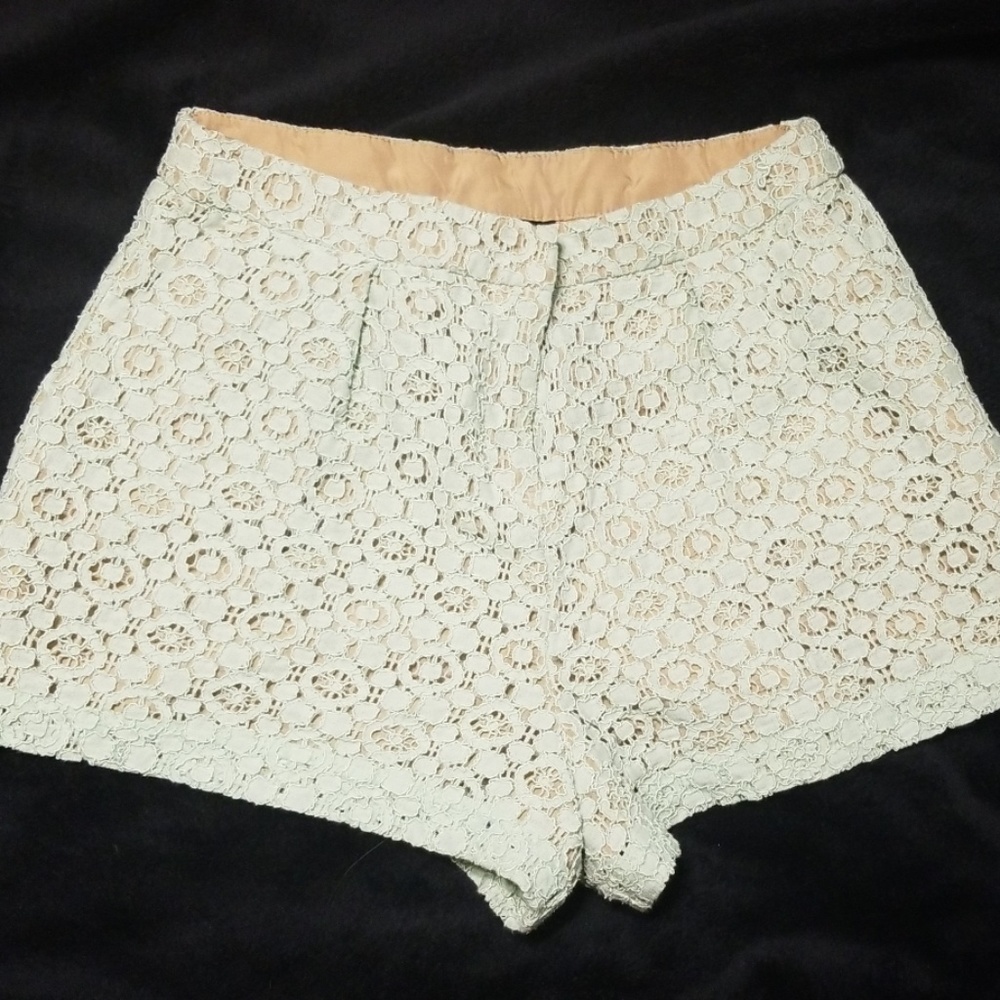 Victoria Beckham Lace Overlay Pleated Shorts - Picture 4 of 7